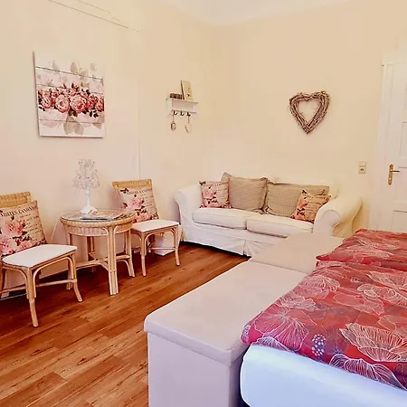 Barrierefreie In Ruhiger Zentrumslage By Interhome